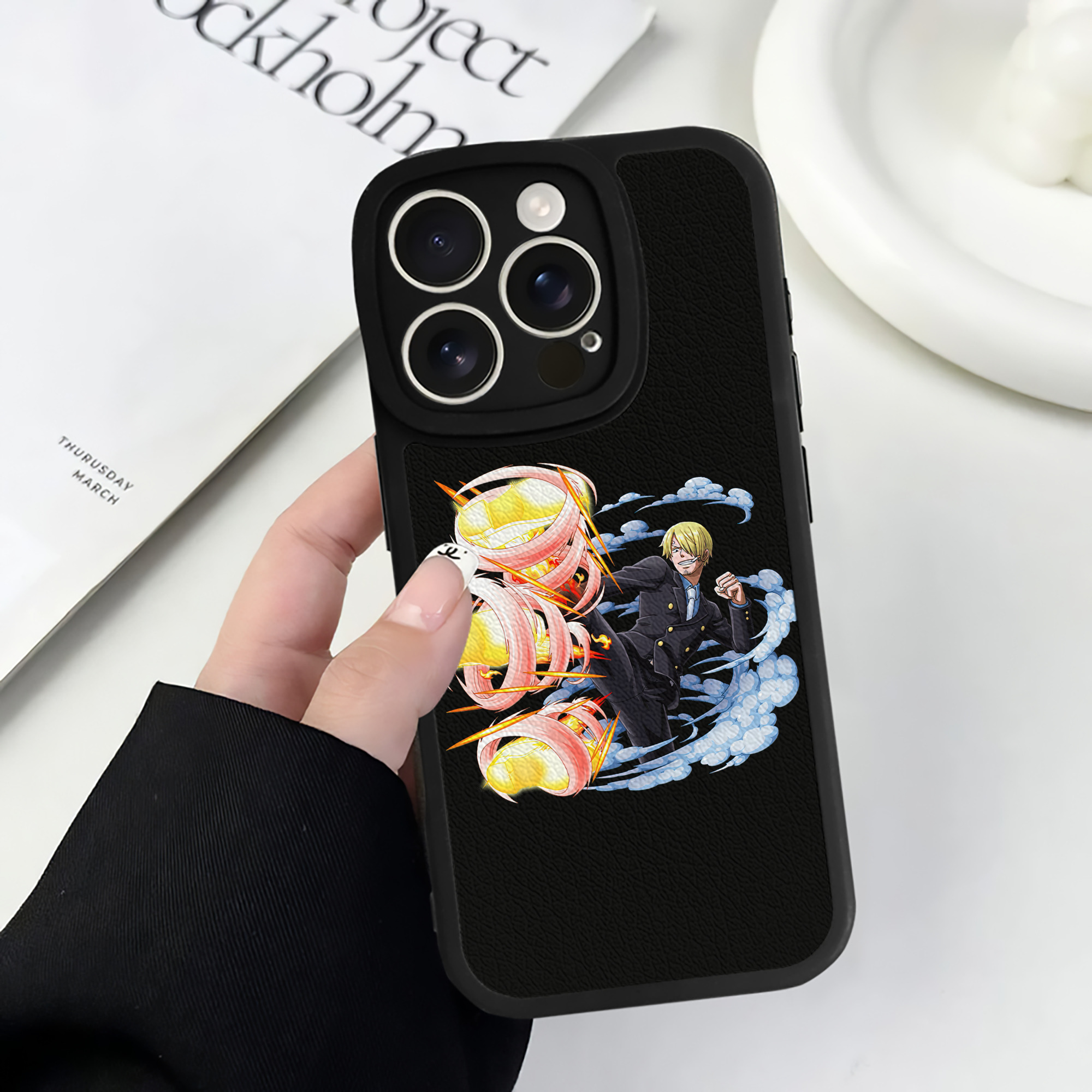 （画像用） ワンピース サンジ ONE PIECE Sanji 【iPhone 16シリーズ対応】シリコンスマホケース（レザー調） 材質：シリコン